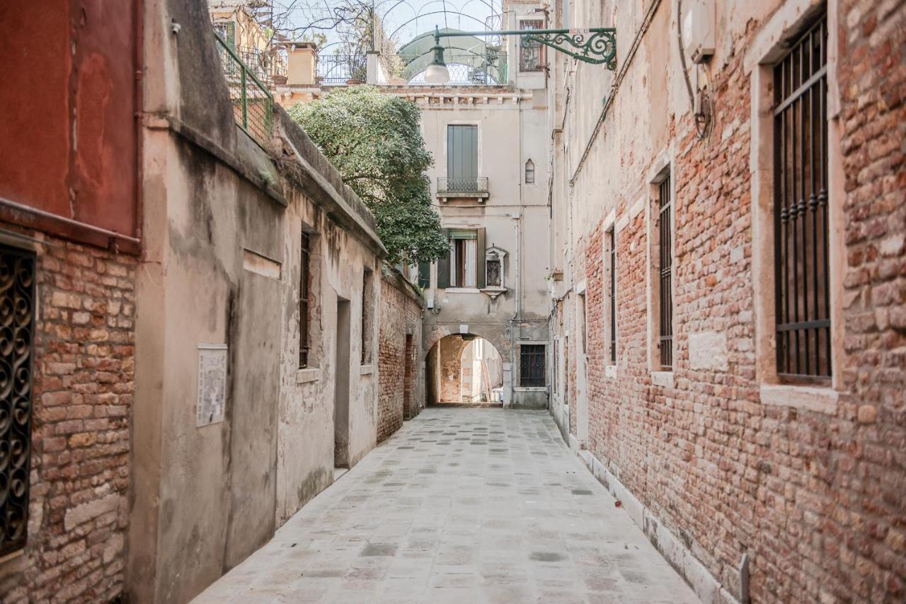 Gondola, San Giacomo Venise Extérieur photo